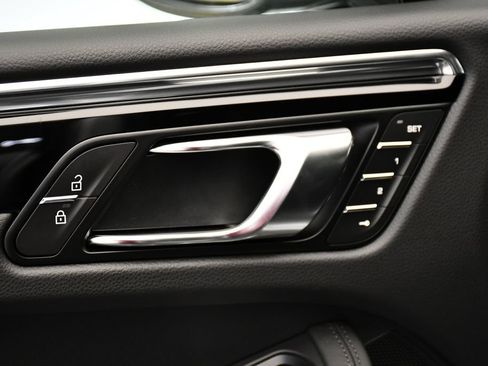 Certified 2026 Porsche Macan Turbo AWD/4WD image 37