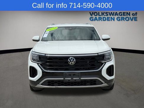 Used 2024 Volkswagen Atlas Cross Sport SE FWD image 3