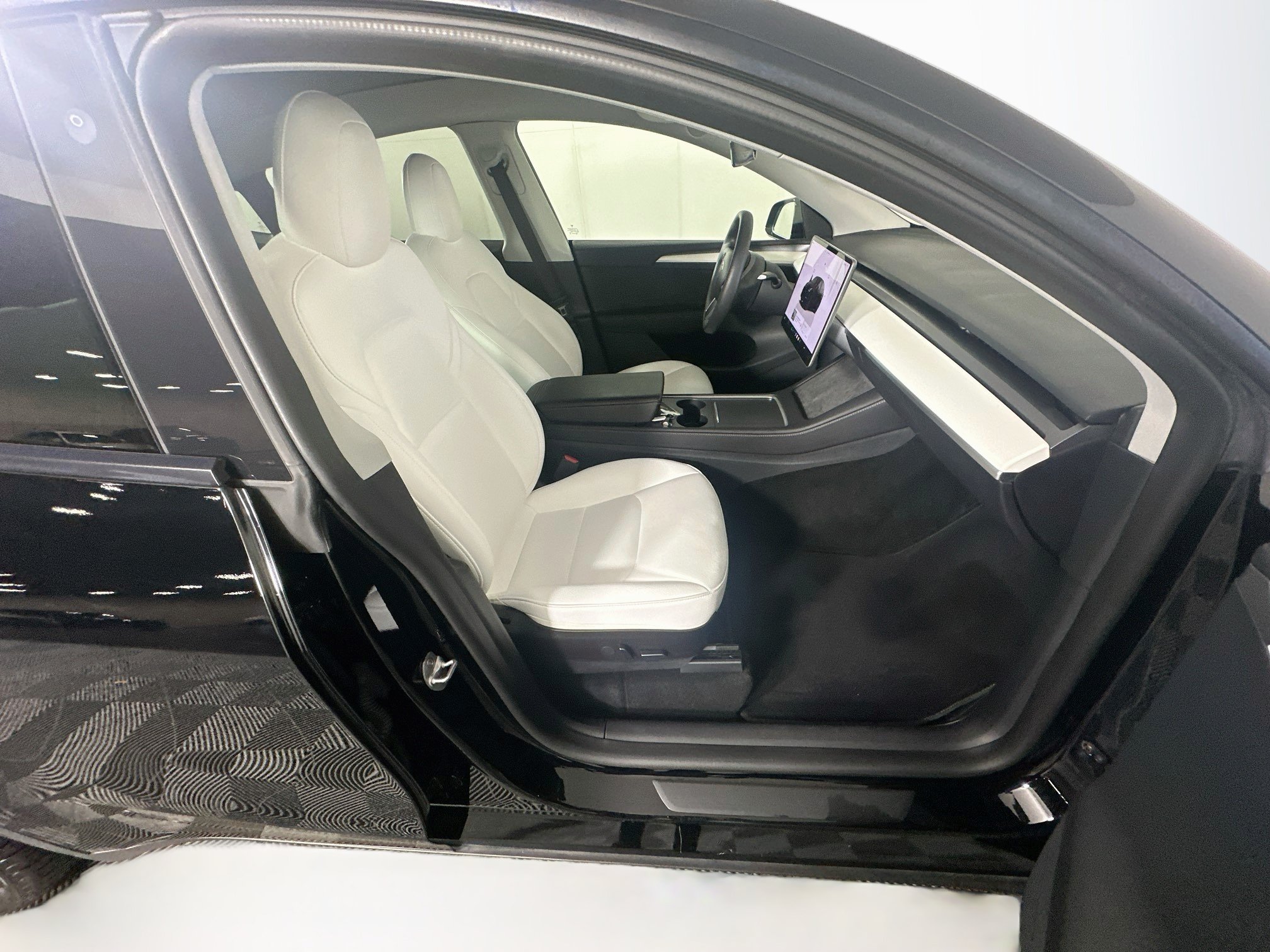 Used 2023 Tesla Model Y Performance AWD/4WD image 29