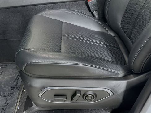 Used 2023 Jeep Wagoneer Series III w/ Preferred Equipment Group image 32