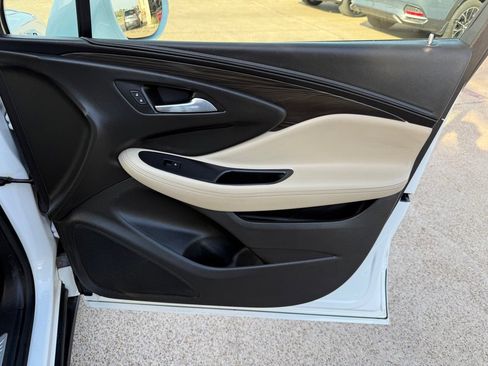Used 2020 Buick Envision Essence FWD image 26