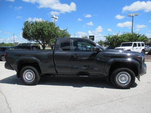 Used 2025 Toyota Tacoma SR w/ Towing Package AWD/4WD image 2