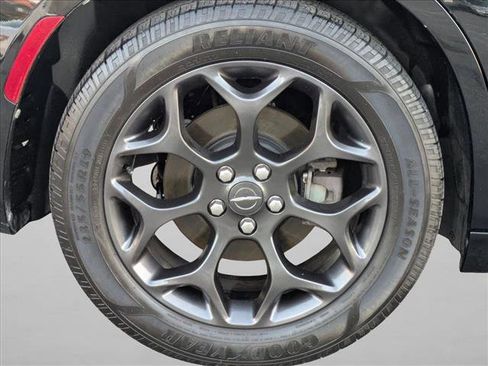 Used 2019 Chrysler 300 S image 23