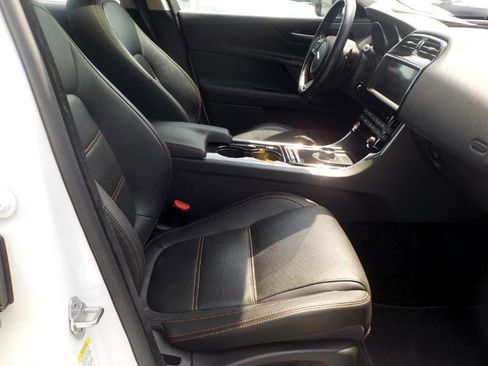 Used 2017 Jaguar XE Prestige image 29