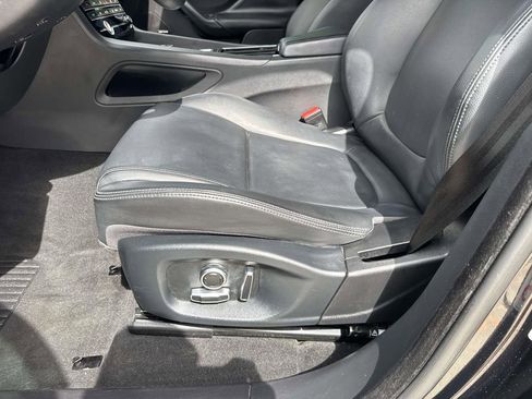 Used 2020 Jaguar F-PACE Premium image 19