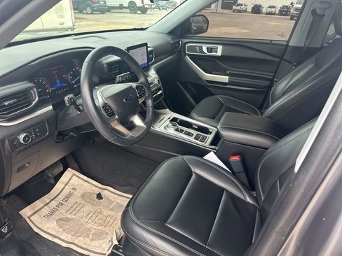 Used 2022 Ford Explorer XLT w/ Equipment Group 202A image 27