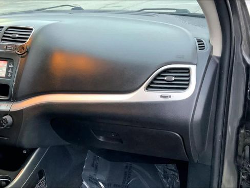 Used 2018 Dodge Journey SE w/ Popular Equipment Group image 17