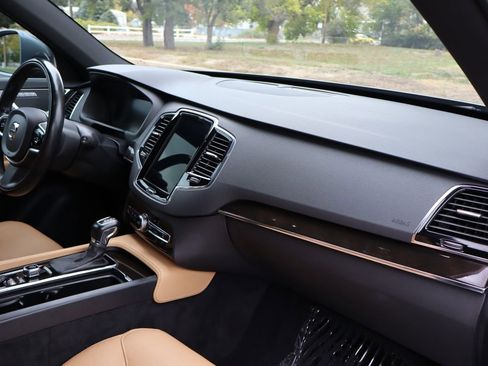 Used 2018 Volvo XC90 T6 Momentum w/ Convenience Package image 17