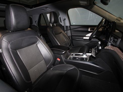 Used 2023 Ford Explorer Limited w/ Limited Technology Package image 27