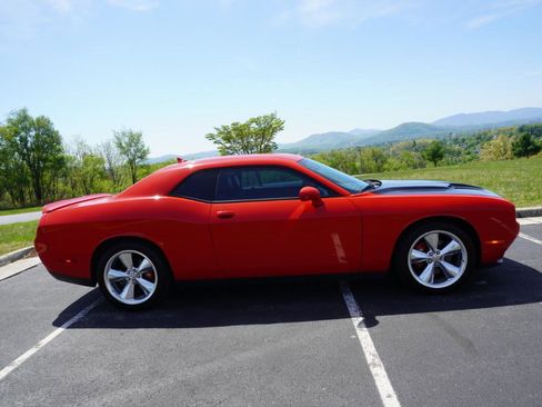 Used 2016 Dodge Challenger R/T Plus image 15