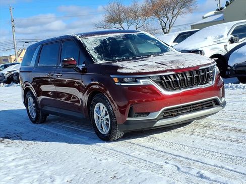 Used 2024 Kia Carnival LX image 4