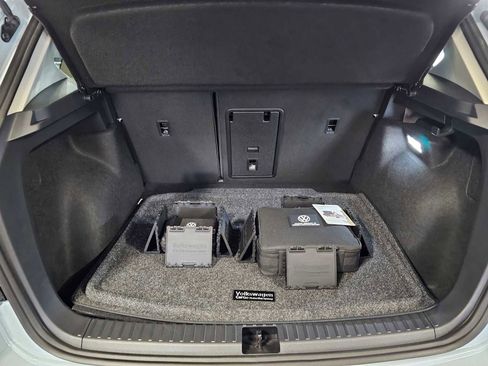 New 2025 Volkswagen Taos SE image 17