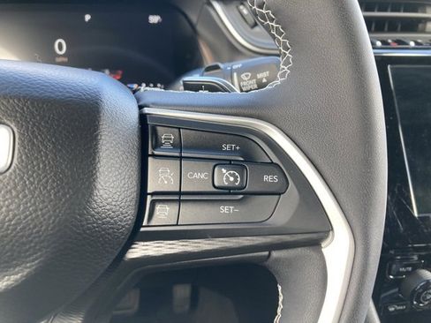 Used 2023 Jeep Grand Cherokee L Laredo image 19