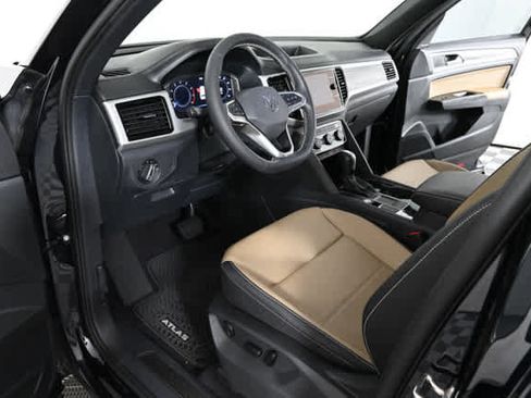 Used 2022 Volkswagen Atlas Cross Sport SE w/ Panoramic Sunroof Package image 20