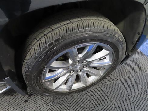 Used 2015 Chevrolet Suburban LTZ image 9