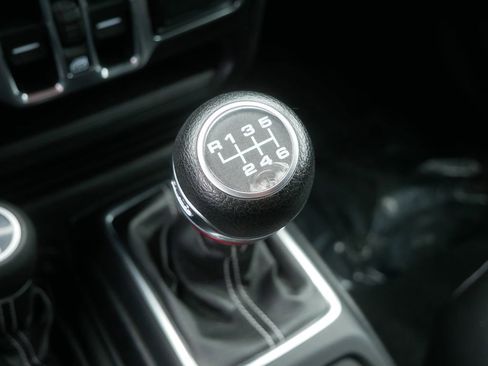 Used 2020 Jeep Wrangler Unlimited Sahara w/ Uconnect 4C Nav & Sound Group AWD/4WD image 23