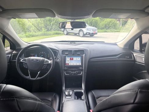 Used 2018 Ford Fusion SE w/ Equipment Group 201A FWD image 14
