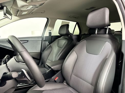 Used 2023 Kia Niro EX w/ EX Cold Weather Package FWD image 17