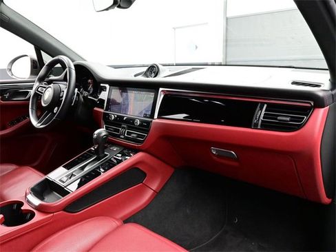 Certified 2023 Porsche Macan Turbo image 19
