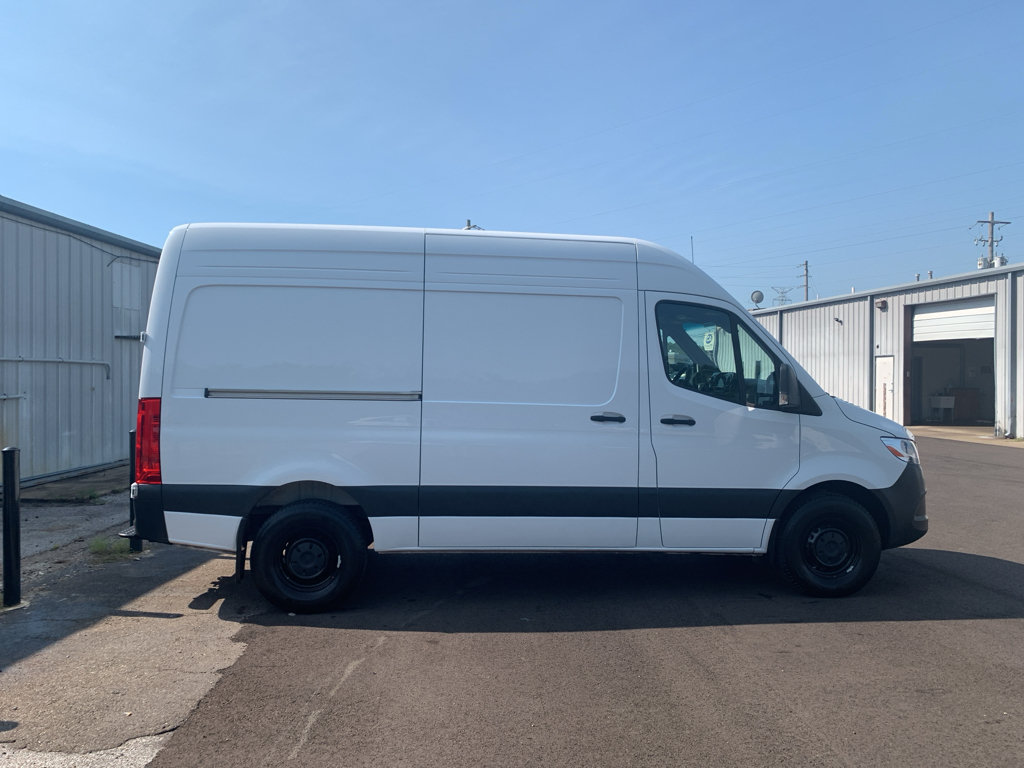 Used 2025 Mercedes-Benz Sprinter 2500 image 2
