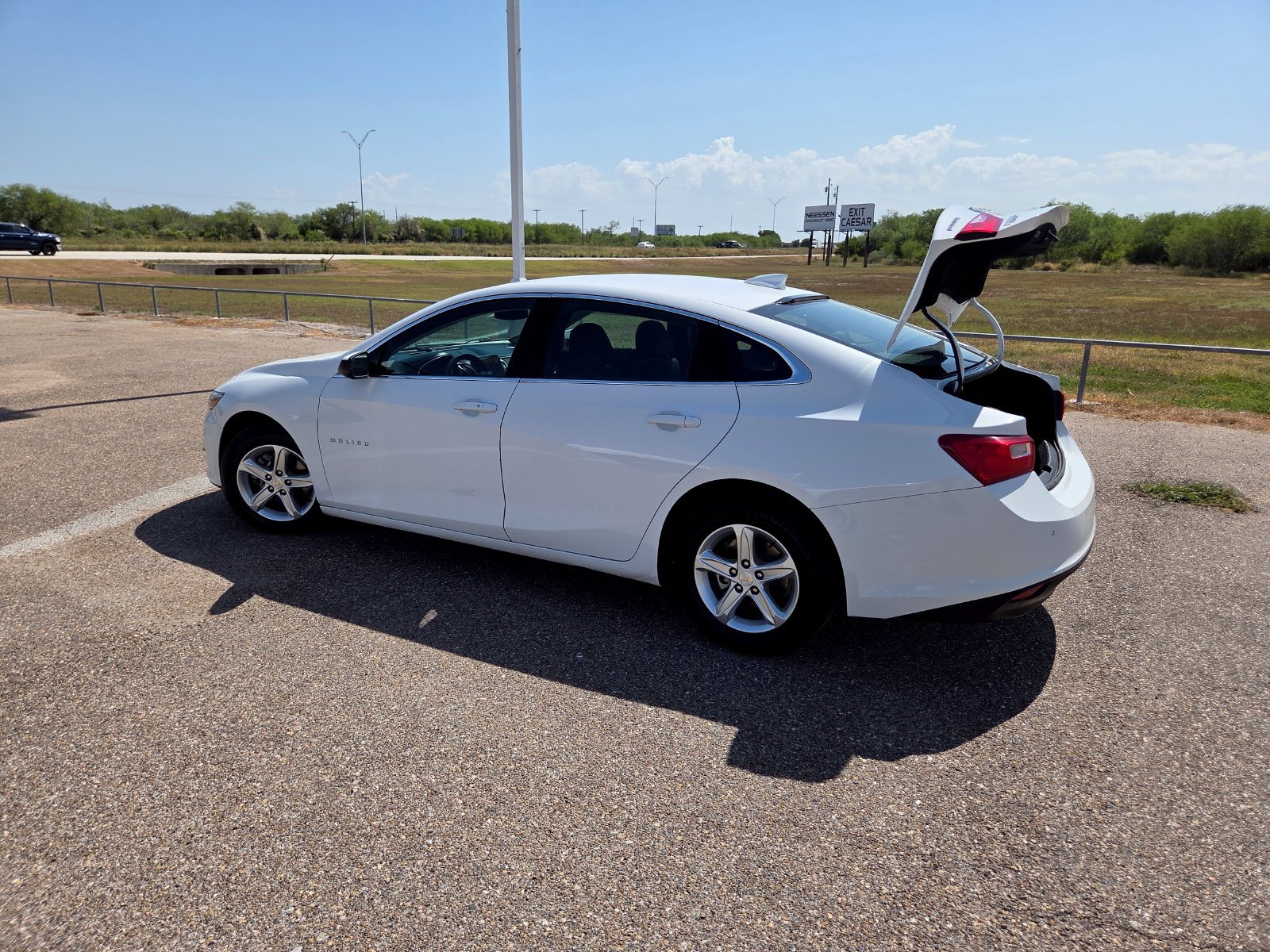 Used 2024 Chevrolet Malibu LT FWD image 7