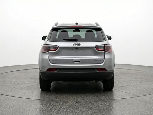 Used 2025 Jeep Compass Trailhawk AWD/4WD image 7