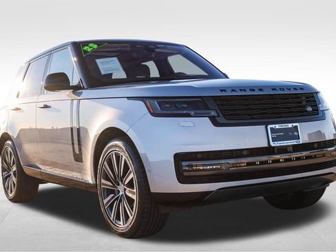 Certified 2023 Land Rover Range Rover SE image 3