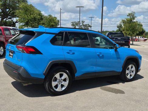 Used 2021 Toyota RAV4 XLE FWD image 5