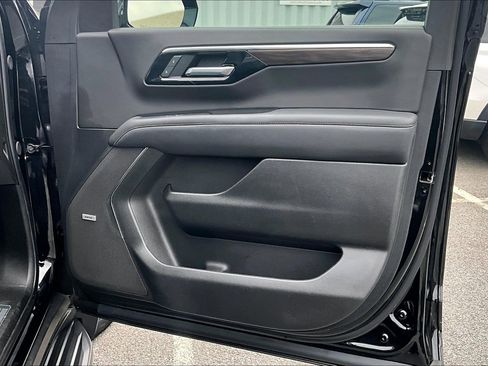 Used 2025 Chevrolet Suburban Premier image 20