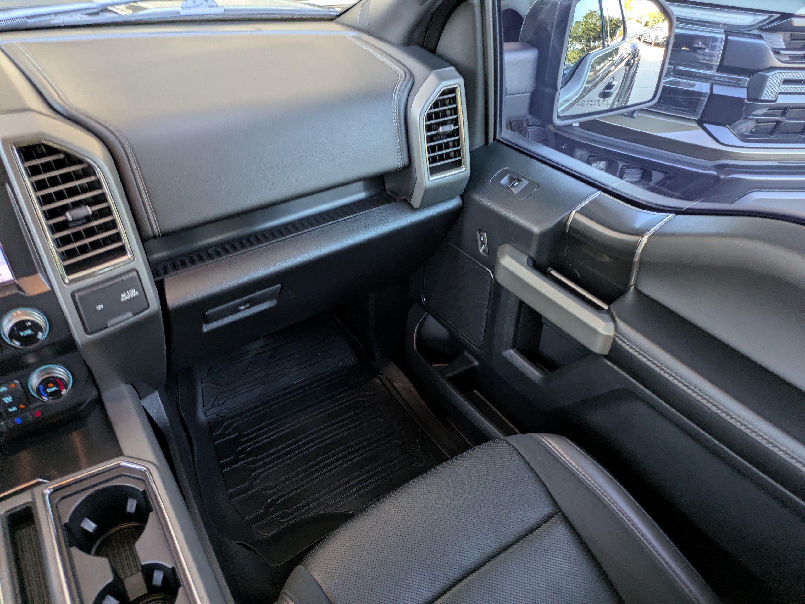 Used 2019 Ford F150 Raptor w/ Equipment Group 802A Luxury AWD/4WD image 17