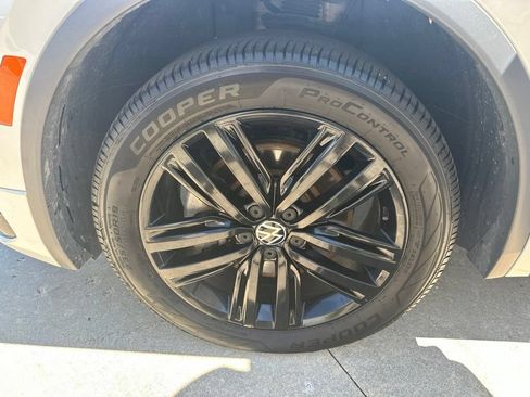 Used 2022 Volkswagen Tiguan SE R-Line AWD/4WD image 31