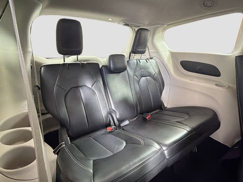 Used 2024 Chrysler Pacifica Limited FWD image 29