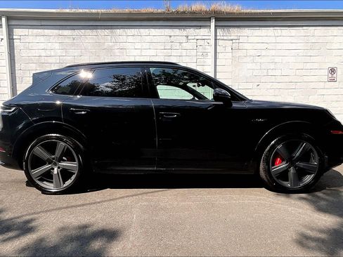 New 2025 Porsche Cayenne Turbo image 12