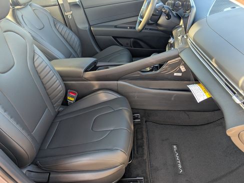 New 2025 Hyundai Elantra Limited FWD image 28