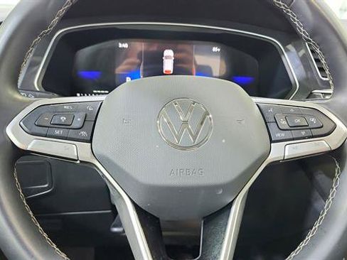 Used 2024 Volkswagen Tiguan SE FWD image 14