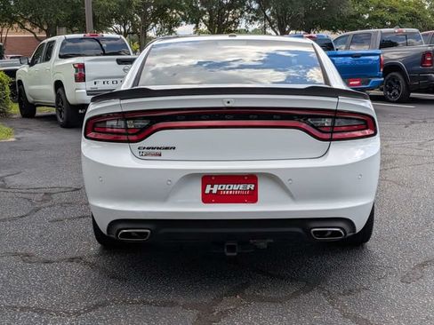 Used 2022 Dodge Charger SXT w/ Blacktop Package RWD image 6