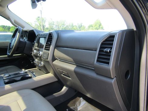 Used 2019 Ford Expedition Max XLT w/ Equipment Group 202A AWD/4WD image 16