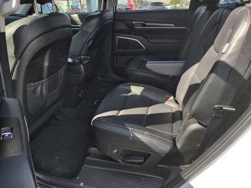 Certified 2024 Kia Telluride S w/ S Sunroof Package AWD/4WD image 13