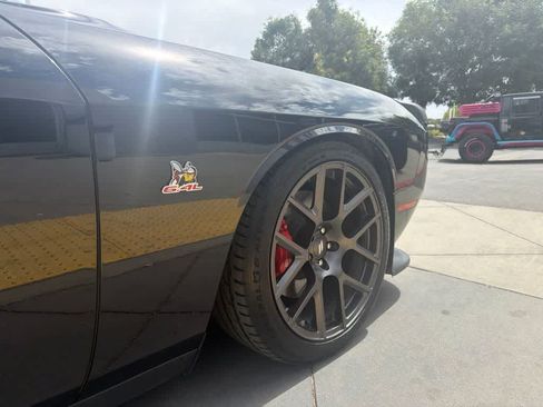 Used 2018 Dodge Challenger R/T Scat Pack w/ Leather Interior Group RWD image 11