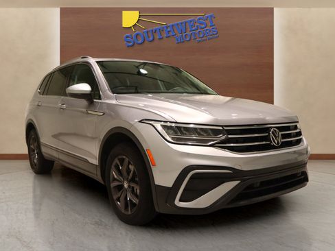 Used 2024 Volkswagen Tiguan SE image 5