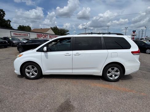 Used 2014 Toyota Sienna LE FWD image 5