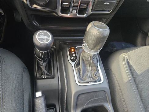 Used 2020 Jeep Gladiator Overland AWD/4WD image 11