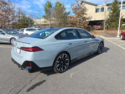 New 2026 BMW 550e xDrive AWD/4WD image 3
