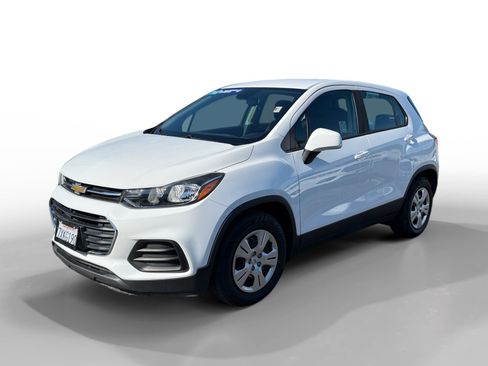 Used 2017 Chevrolet Trax LS FWD image 1