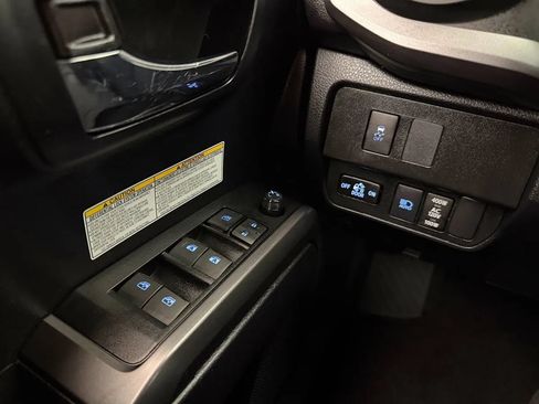 Used 2020 Toyota Tacoma TRD Off-Road AWD/4WD image 14