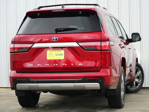 Used 2024 Toyota Sequoia Capstone image 5