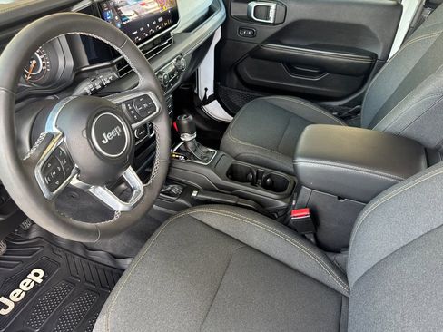 Used 2025 Jeep Wrangler Sahara image 10
