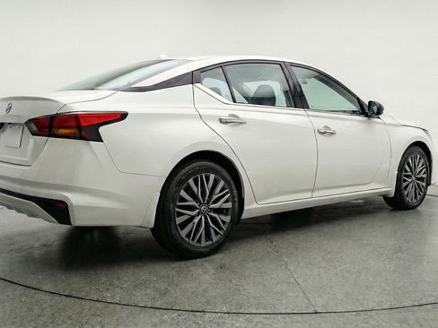 Used 2025 Nissan Altima 2.5 SV image 9