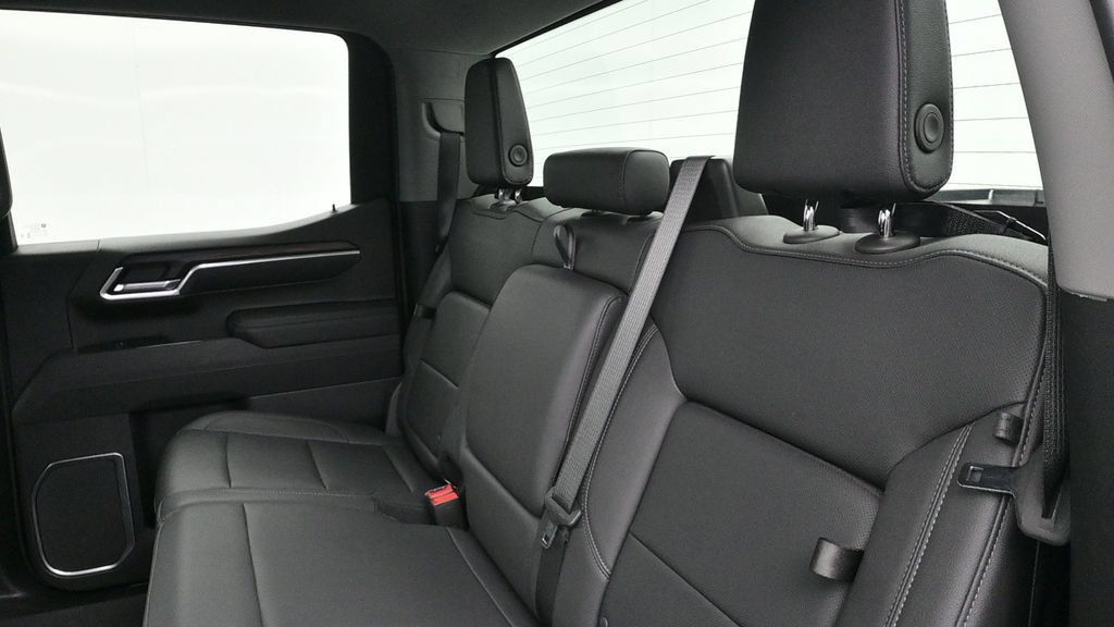 Used 2026 GMC Sierra 1500 SLT AWD/4WD image 13