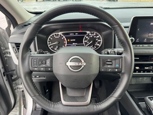 Used 2025 Nissan Rogue SV image 21